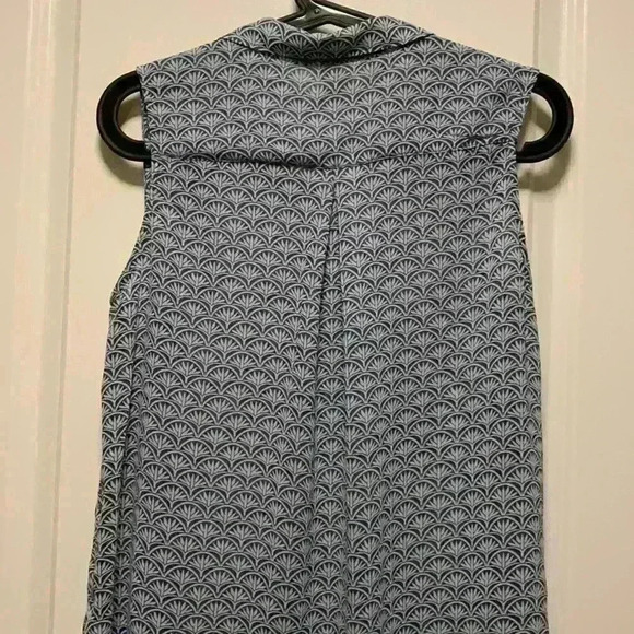 Light blue top - Picture 4 of 4